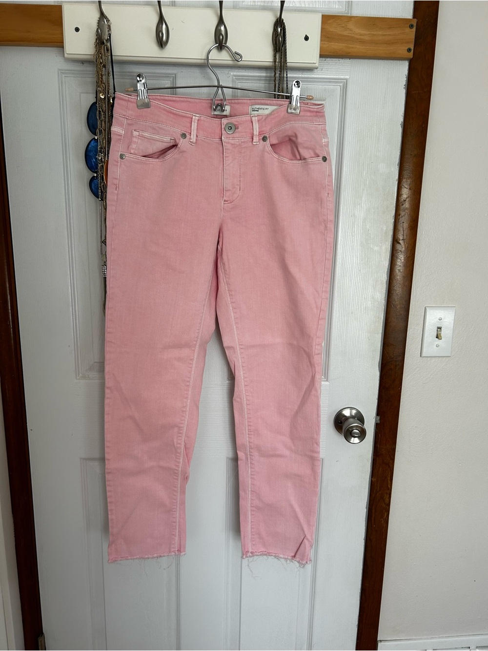 Women's Pink Slim Straight Jeans- Cropped